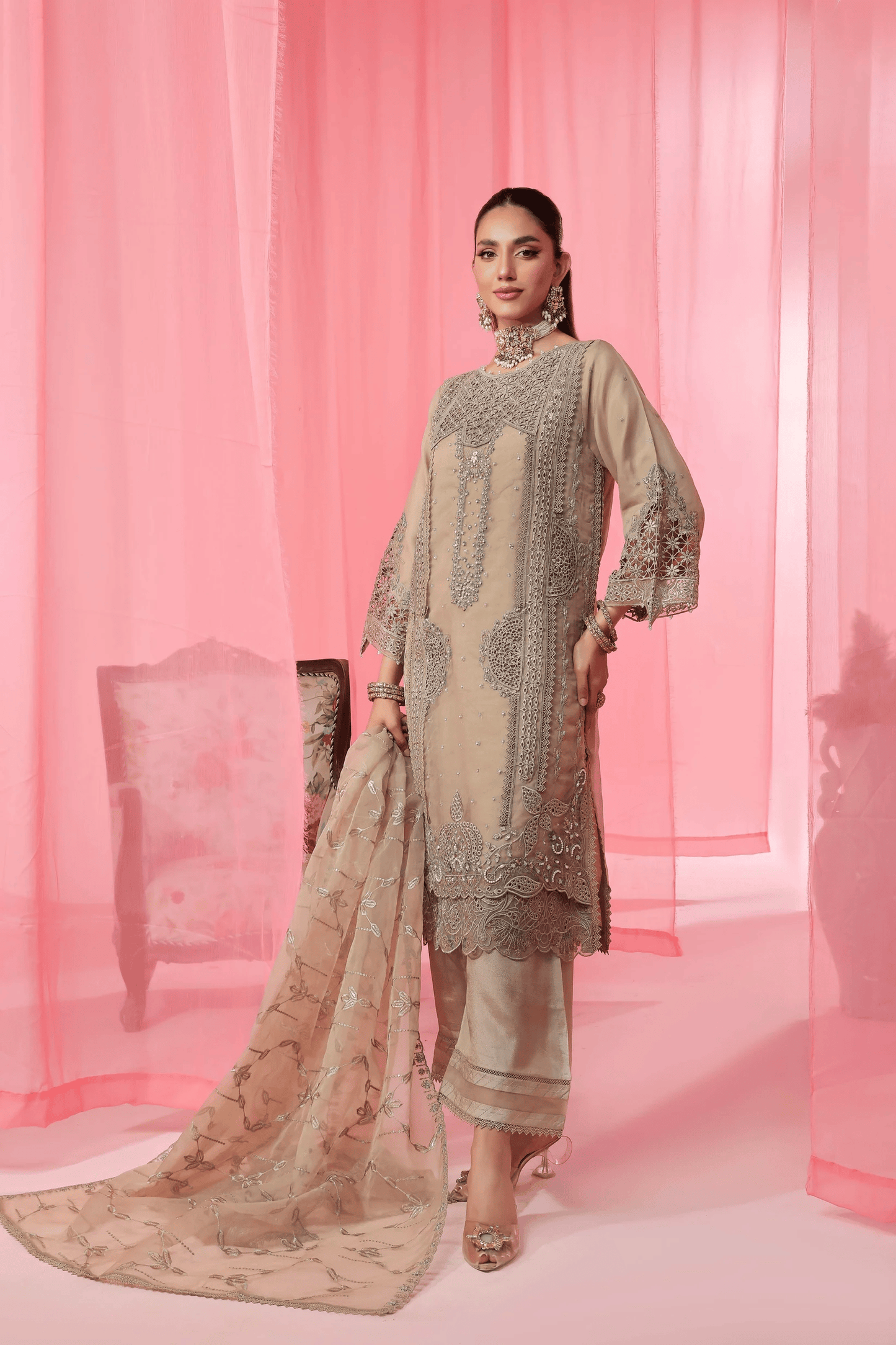 Roshna – Stitched 3-Piece Suit