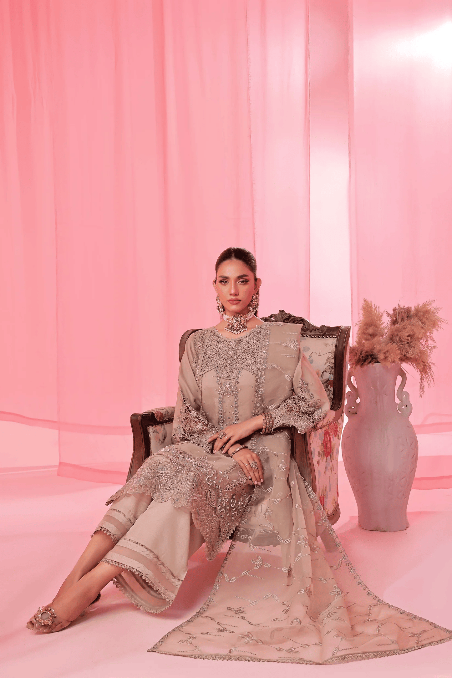 Roshna – Stitched 3-Piece Suit