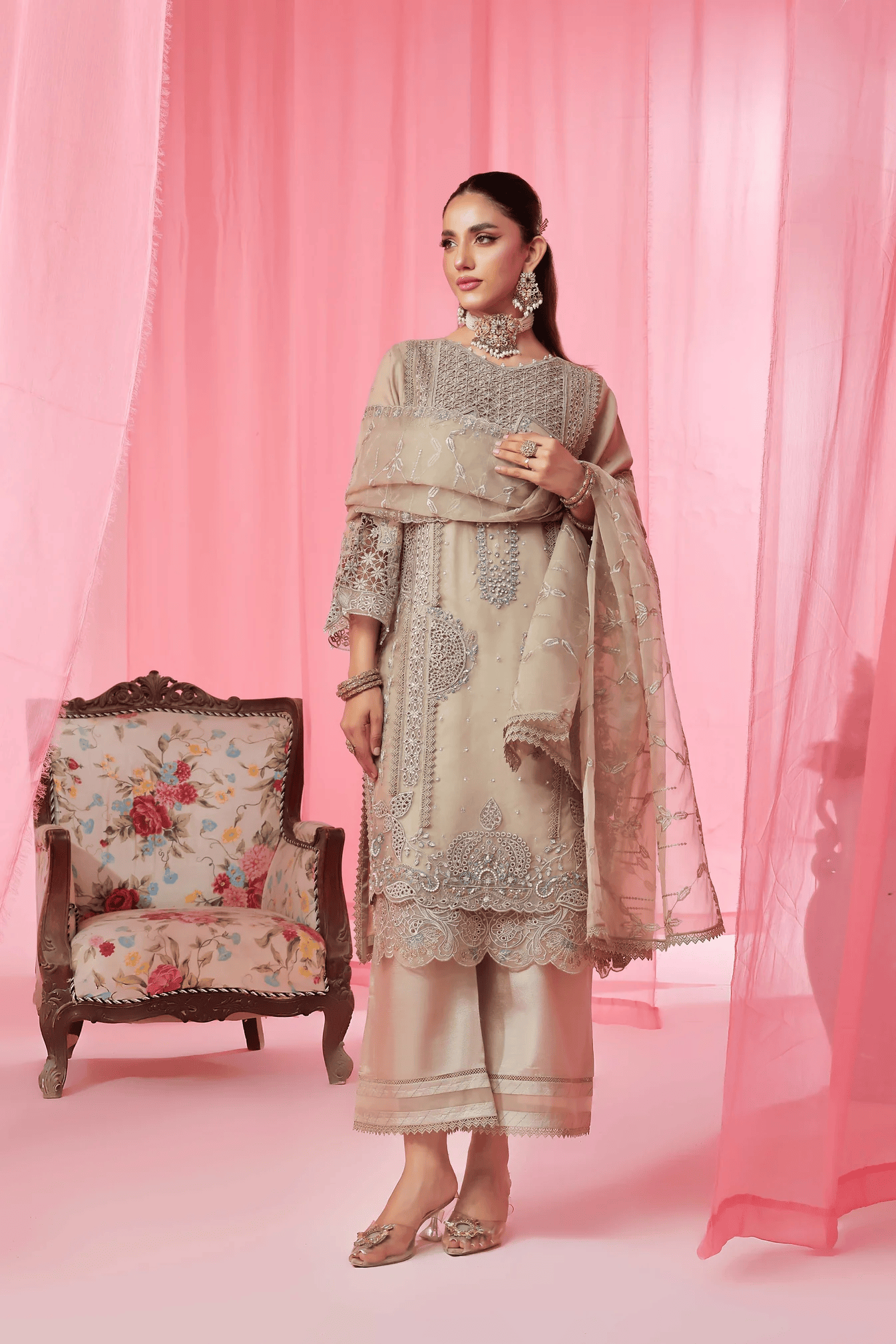 Roshna – Stitched 3-Piece Suit